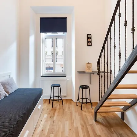 Rhino Apartment *